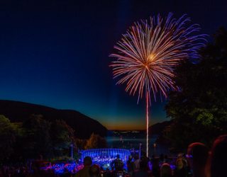 firework-over-trophy-point-night
